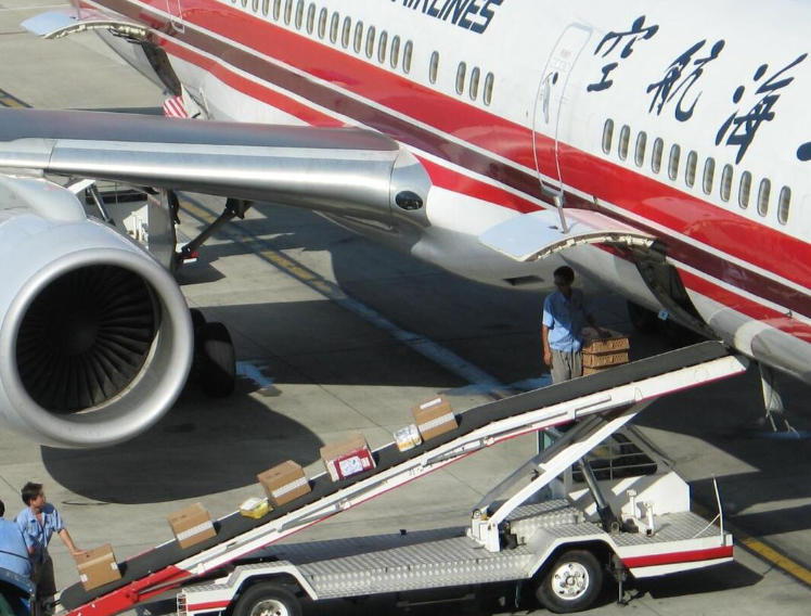 can you bring hookah on a plane？